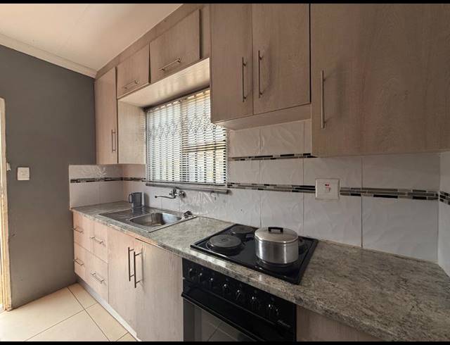 2 BEDROOM HOUSE FOR SALE IN VANDERBIJLPARK CE7